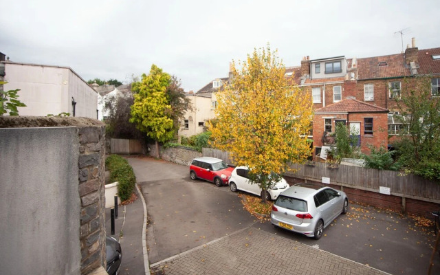 Special 3 Bedroom Townhouse With Parking in Bristol
