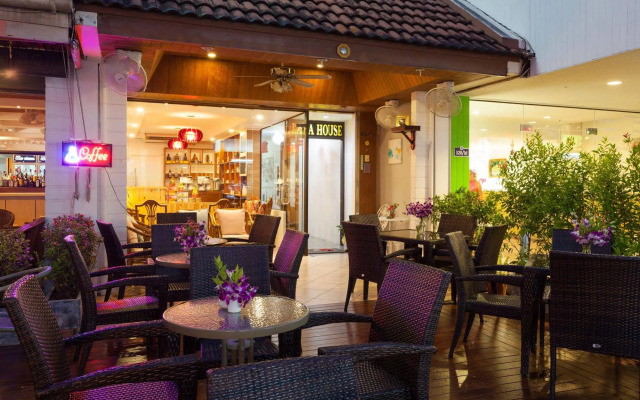 Karon Sunshine Guesthouse & Bar