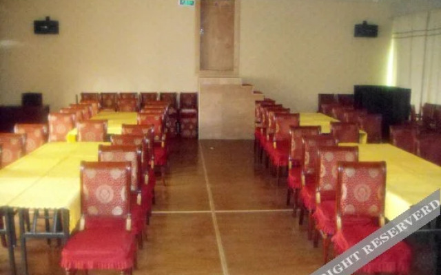 Quzhou Crown Holiday Hotel