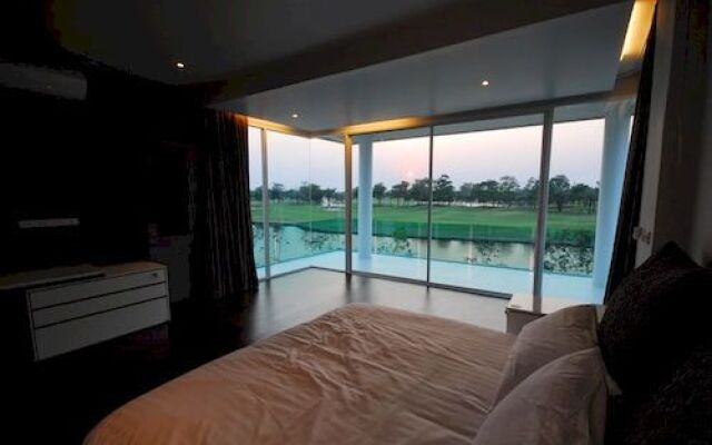 Aria Lake and Golf Villa