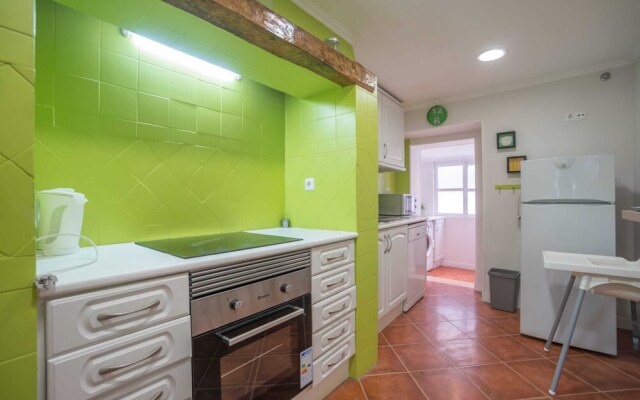 Colorful 1Br Apt - 15 Mins To Castelo De S. Jorge