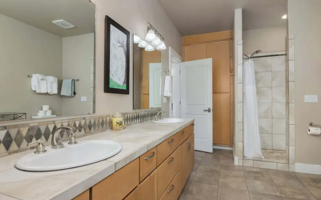 6BR 5 King Beds EV 10min Downtown