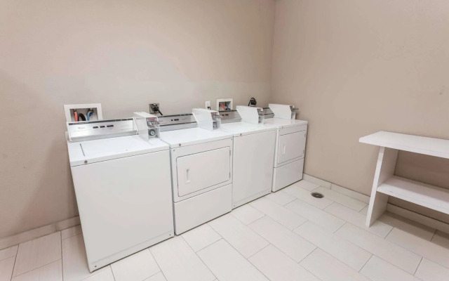 Knights Inn Three Rivers