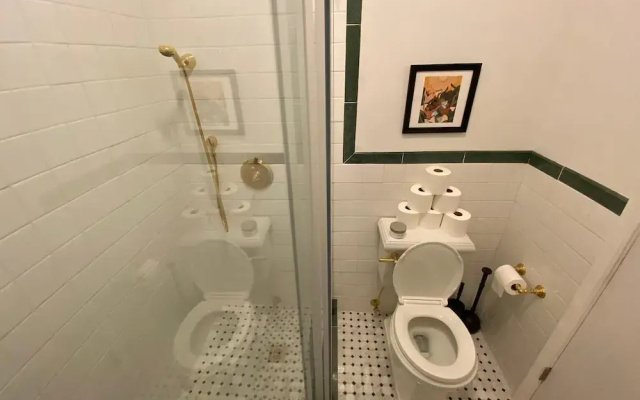 Gorgeous Studio in Beverly Boulevard! Sleeps 4!