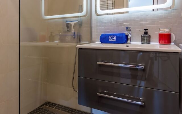 Betty by Q4Apartments