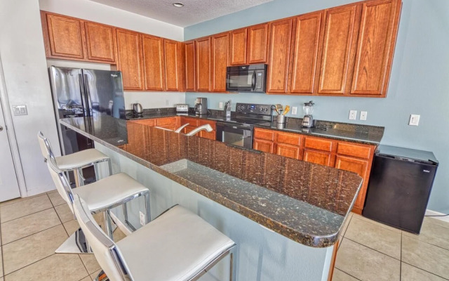 Ralph's 7 Bed Solterra Vacation Home