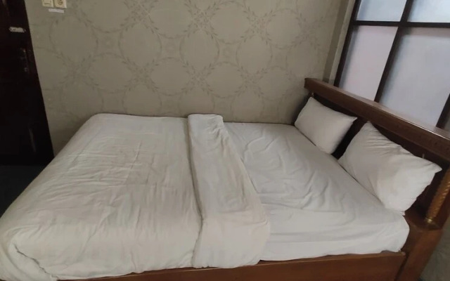 Golden Inn 1