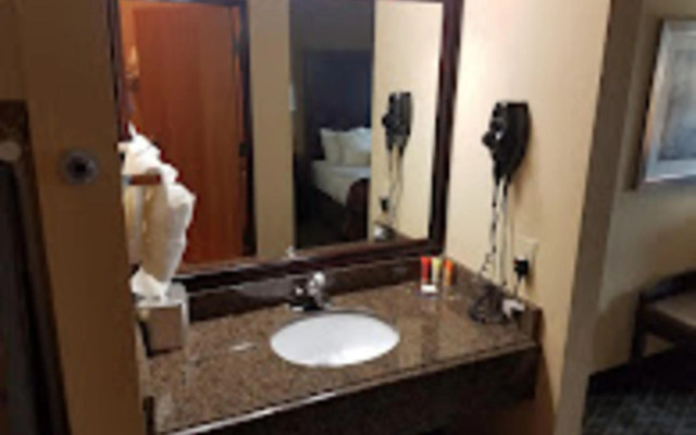 Baymont by Wyndham Ardmore I-35