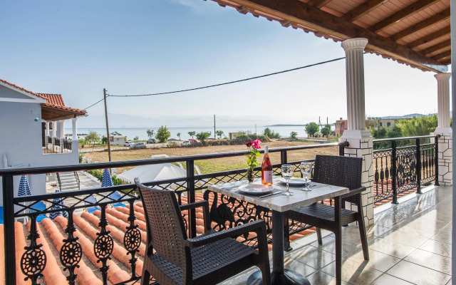 Makis Studios & Apartments