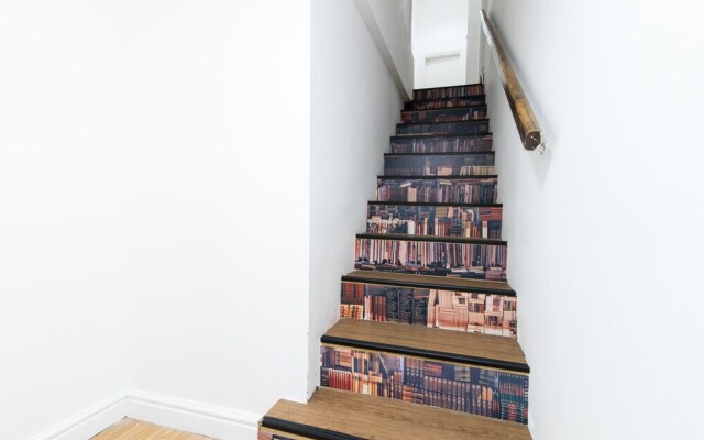 Modern Apartment With Private hot tub & Parking