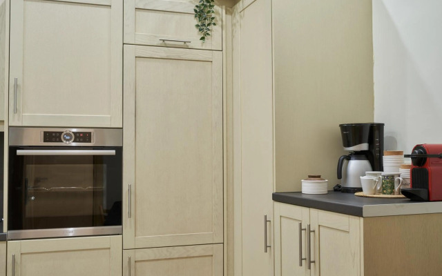 Spirou Merkouri Handcrafted 2BD Home