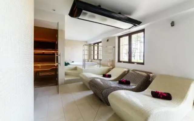 Sanvit Lake Resort & Spa