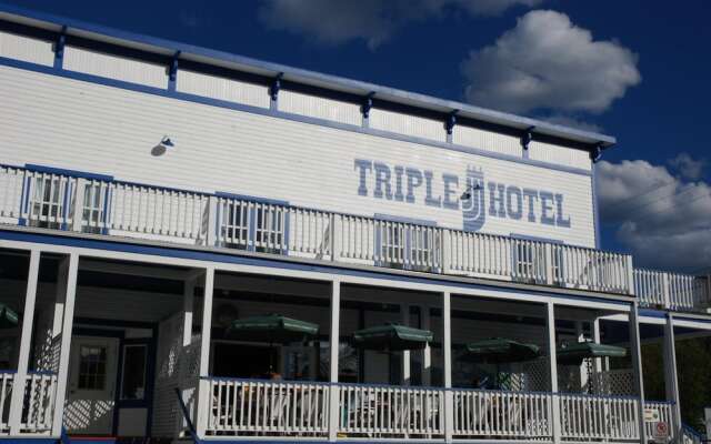 Triple J Hotel & Cabins