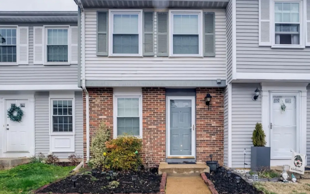 Quaint Arlington Vacation Rental w/ Patio!