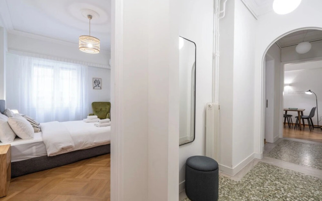 Modern apartment near Lycabettus hill with balcony