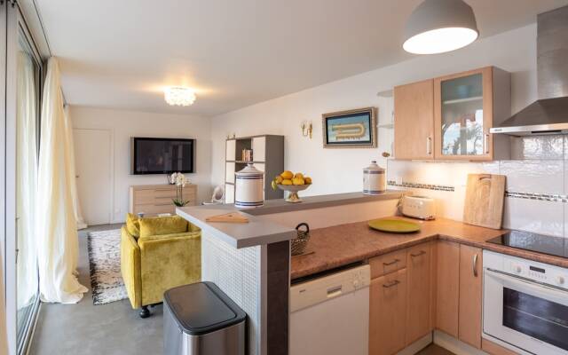 Appartement Dans Villa rez de Jardin vue mer