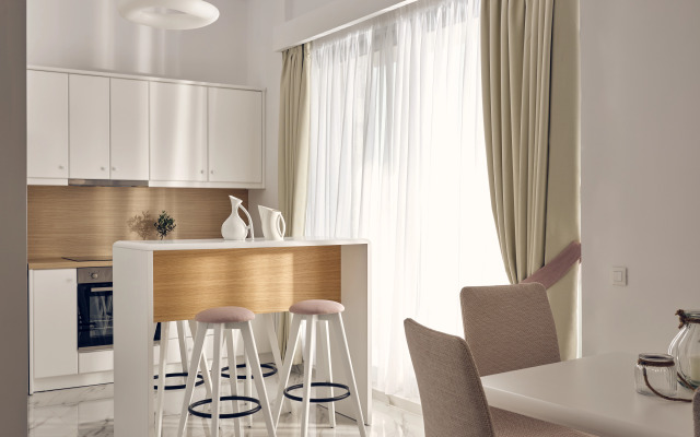 ΑRCS Suites & Residences