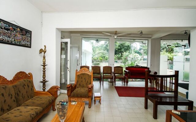 OYO 347 Hotel Empryean