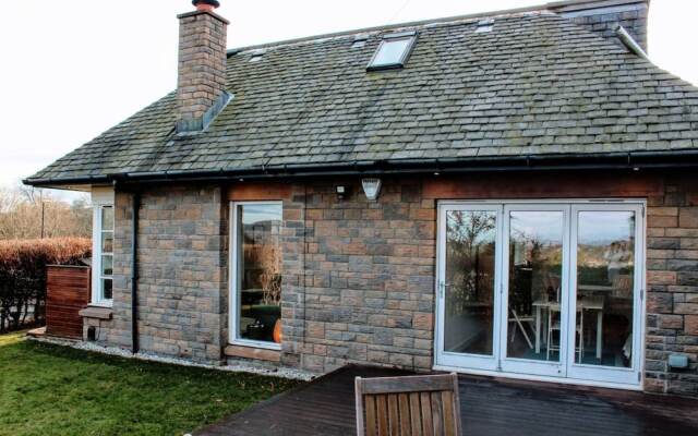Beautiful Home With Castle Views and Garden and Parking