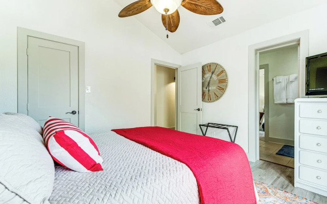 Paddleboards, Life Vests: Lake Conroe Getaway!
