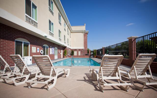 Holiday Inn Express Hotel & Suites Sacramento NE Cal Expo