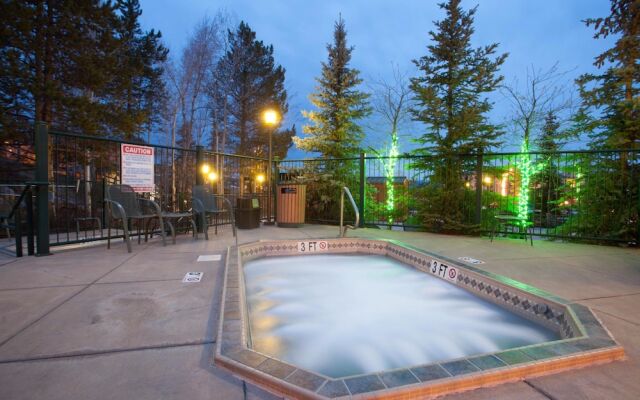 Kutuk Condominiums by RLC