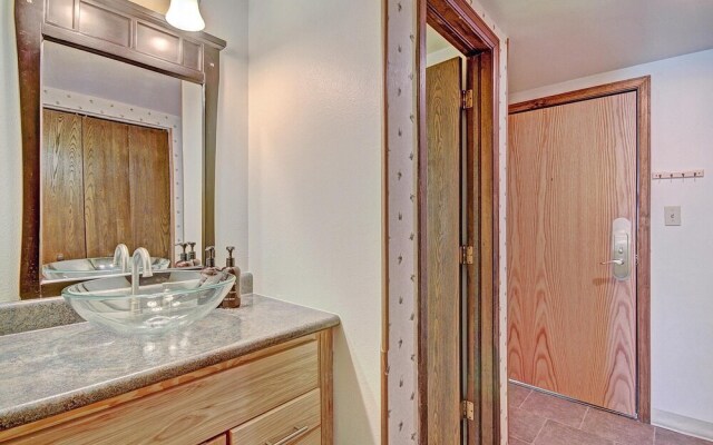 Huge Ski-In Ski-Out Condo - CM116 by RedAwning