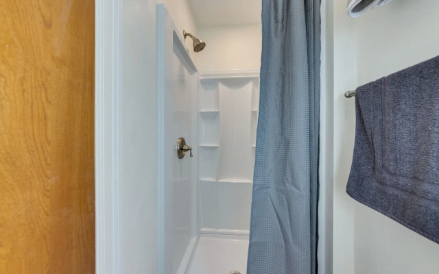 Pet-friendly St Louis Home w/ Grill & Backyard