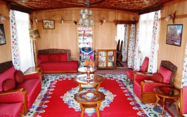 Howrah Houseboats in Srinagar
