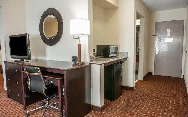 Comfort Suites South