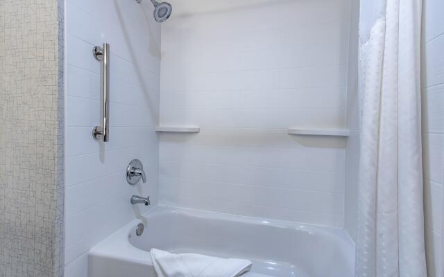 Holiday Inn Express Hotel & Suites Roseville-Galleria Area by IHG