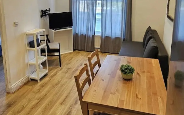 London Charm - Moscow Road Apartment