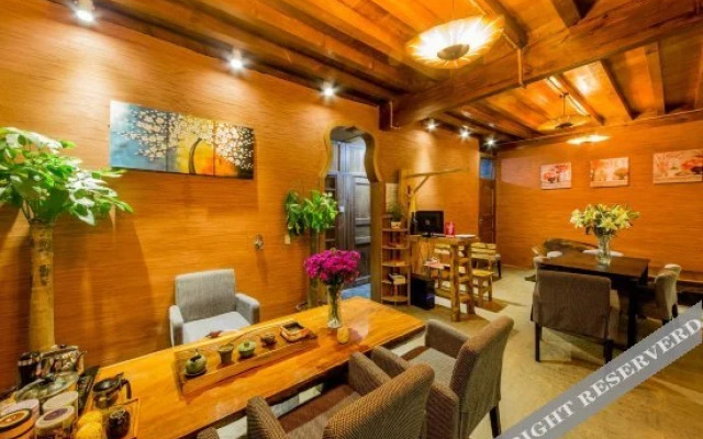 Yangguang Huashe Boutique Hostel