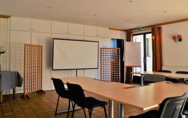 Kyriad Creil - Chantilly Nord