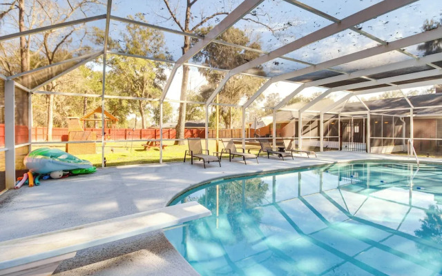 Pool + Gameroom: Family Fun Retreat in Hinesville!