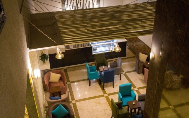 Gold Hotel