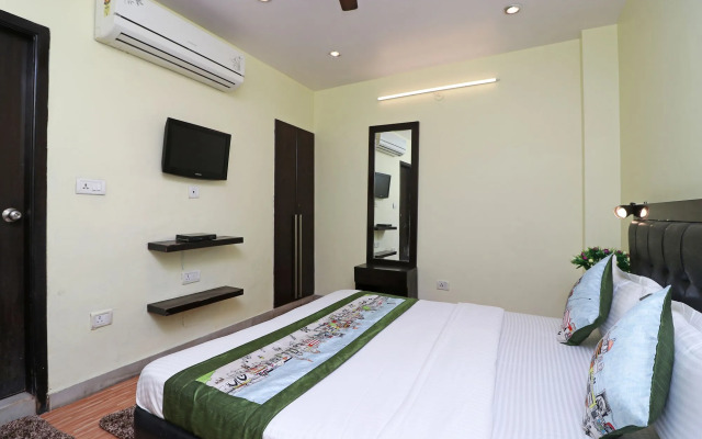 Hotel Feather By OYO Rooms
