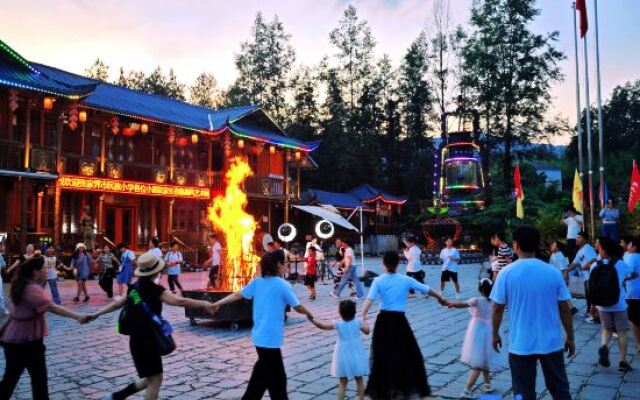 Zhangjiajie Wulingyuan Forest Youyue Art Homestay