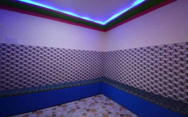 OYO 30386 Hotel Gloria Inn