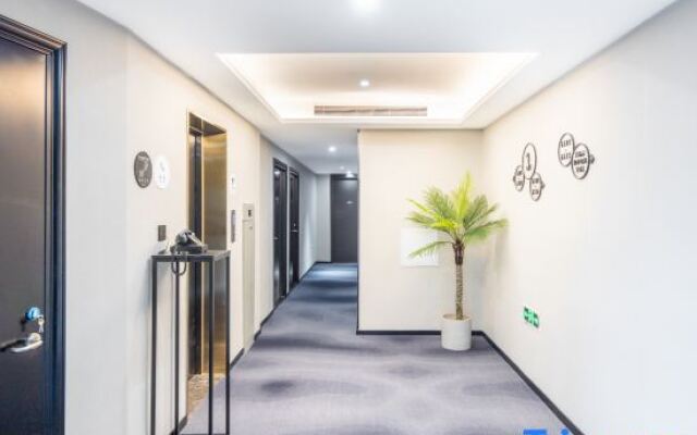 PALACE HOTELS(Daxing Longhu Tianjie Biomedical Base Subway Station Store)