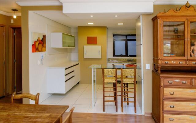 Apto Espaçoso no Centro a 200m da Rua Torta!!