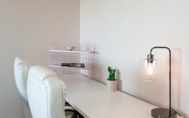 Milsons Point Apartment with Harbour Bridge Views