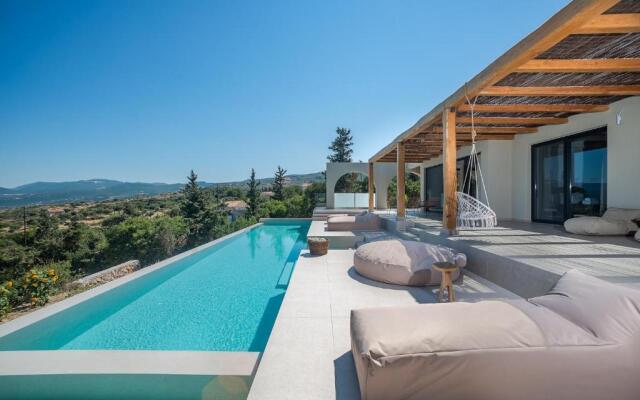 URANOS di GIOIA Villa with magnificent sea view and infinity pool 18x4m