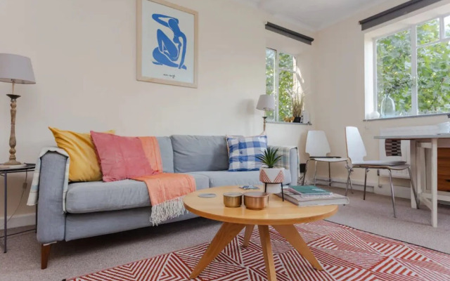 Spacious 2 Bedroom Apartment Near Hampstead Heath
