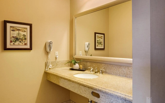 Ayres Hotel & Spa Mission Viejo – Lake Forest