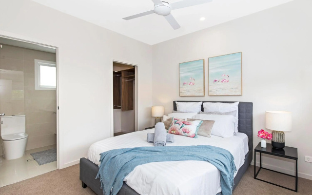 Park Avenue Luxe Townhouse Brand New Sleeps 9 – Guest Rooms – Brisbane