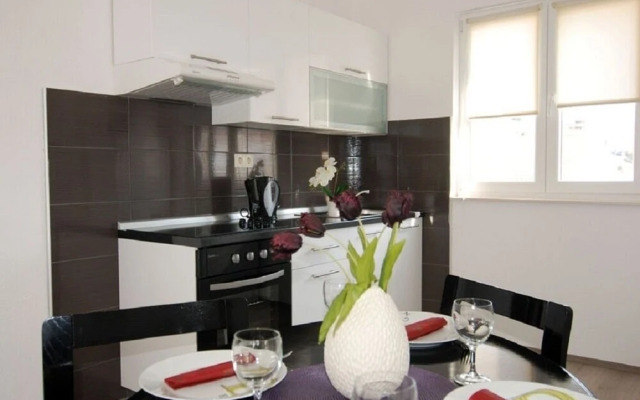 Central - 40m From the Beach - A3