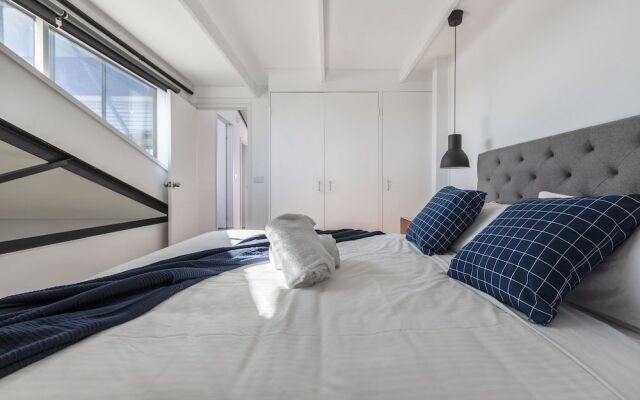 StayCentral - Fitzroy Converted Warehouse Penthouse