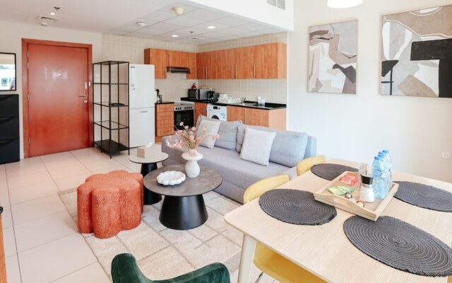 Elegant 1BD with Stunning Views