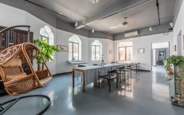 Artist and Old Villa 1927